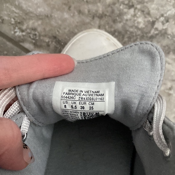 Grey converse - Picture 3 of 4